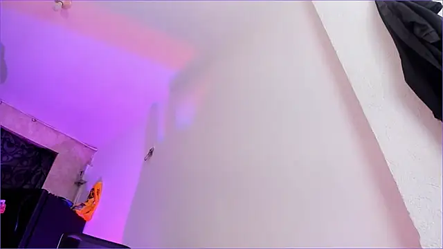 CandyLatinHott online show from 9, 4, 2026