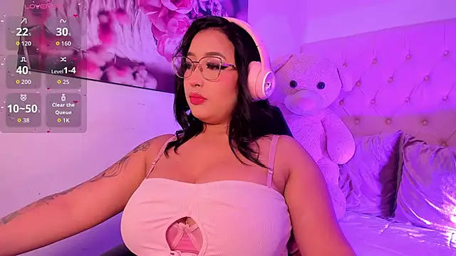 Snapshot of kitty_roouse chatting on 14, 5, 2026 kitty roouse online show from 14, 5, 2026