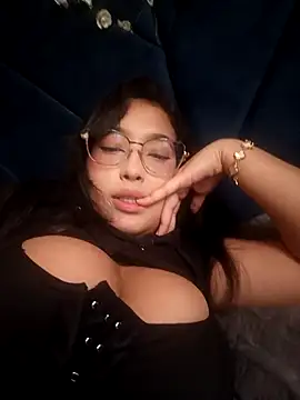 Snapshot of kitty_roouse chatting on 5, 5, 2026 kitty roouse online show from 5, 5, 2026