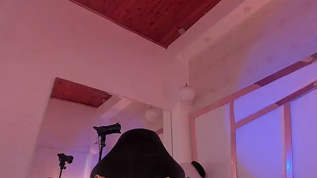 kitty roouse online show from 11, 4, 2026