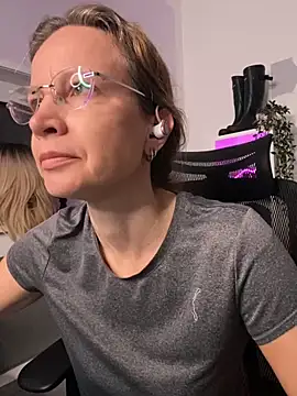 AnnikaRose online show from 5, 12, 2025