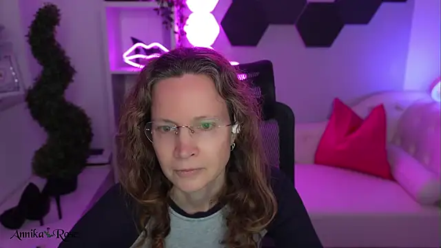 AnnikaRose online show from 6, 2, 2026