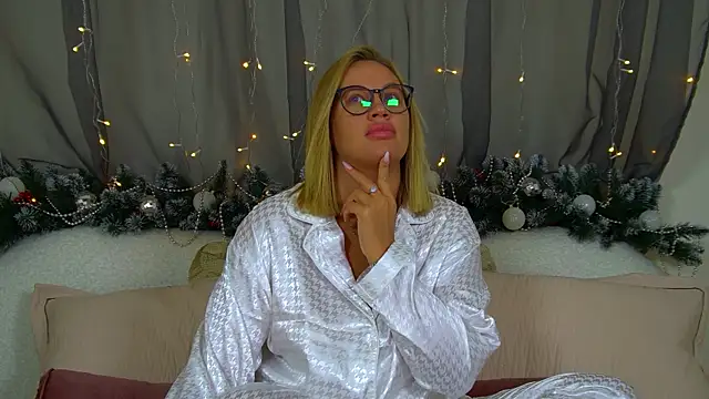 MariaNeumann online show from 3, 12, 2025