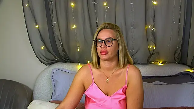 MariaNeumann online show from 29, 10, 2025