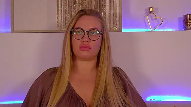 MariaNeumann online show from 12, 3, 2025