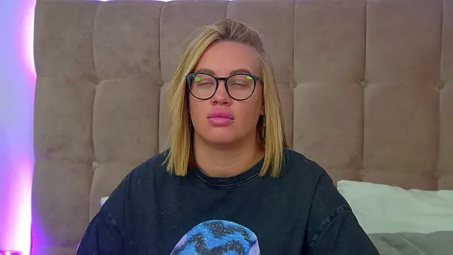 MariaNeumann online show from 19, 11, 2025