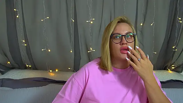 MariaNeumann online show from 22, 11, 2025