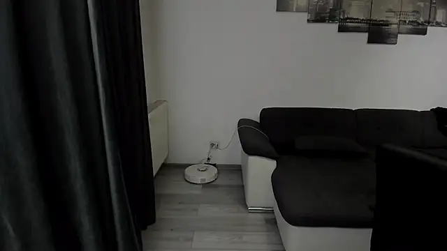 Snapshot of Richarddarell1 chatting on 8, 11, 2025 Richarddarell1 online show from 8, 11, 2025