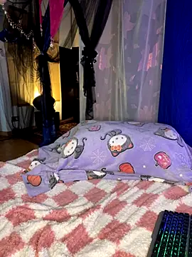 Snapshot of giuli_zerozero chatting on 5, 12, 2025 giuli zerozero online show from 5, 12, 2025