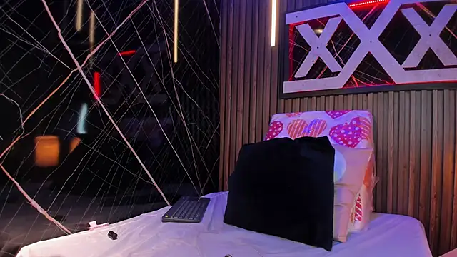 Kloe Suarez  online show from 20, 10, 2025