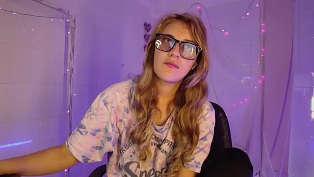 Snapshot of Giia_paiige18 chatting on 12, 11, 2025 Giia paiige18 online show from 12, 11, 2025