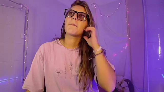 Snapshot of Giia_paiige18 chatting on 8, 10, 2025 Giia paiige18 online show from 8, 10, 2025