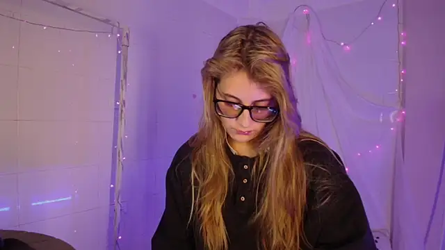 Snapshot of Giia_paiige18 chatting on 15, 11, 2025 Giia paiige18 online show from 15, 11, 2025