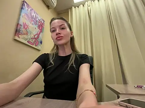 Snapshot of EmmyMills chatting on 1, 4, 2026 EmmyMills online show from 1, 4, 2026