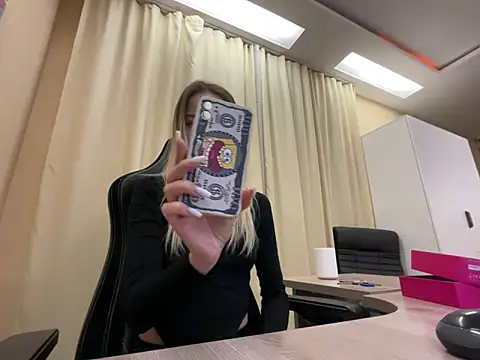 Snapshot of EmmyMills chatting on 23, 3, 2026 EmmyMills online show from 23, 3, 2026