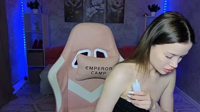 Snapshot of EmmyMills chatting on 2, 5, 2026 EmmyMills online show from 2, 5, 2026
