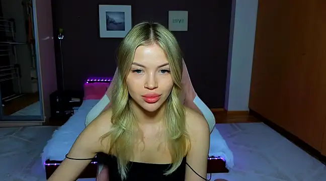 EmmyMills online show from 4, 3, 2025
