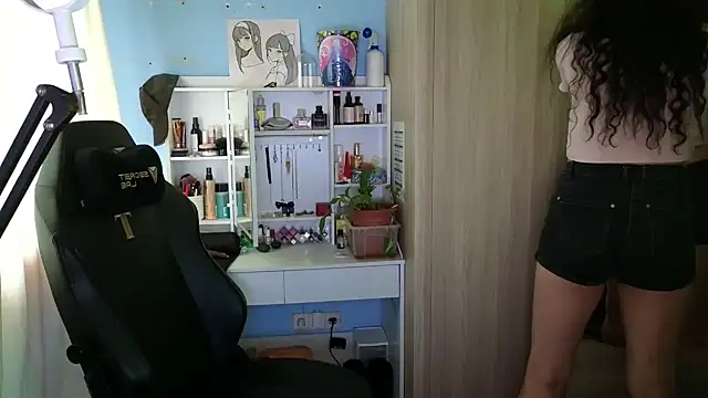 MemiKouki online show from 14, 10, 2025