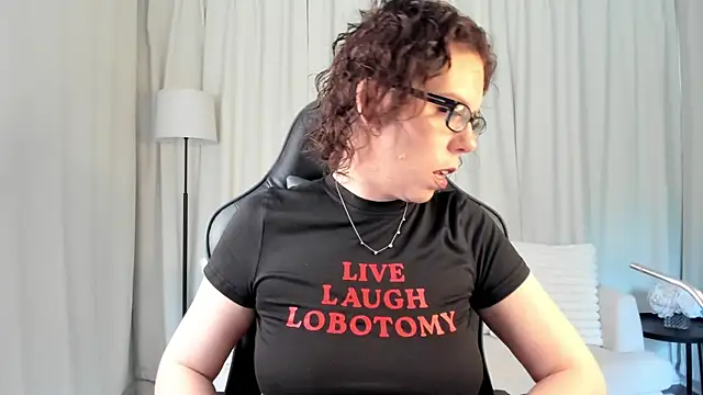 Snapshot of SaraDesirexo chatting on 7, 5, 2026 SaraDesirexo online show from 7, 5, 2026