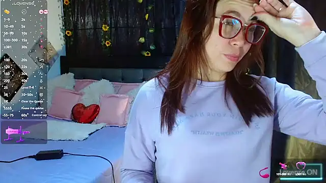 SharonR1 online show from 12, 9, 2025