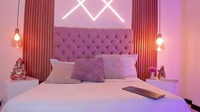 Sophia turneer online show from 16, 12, 2025