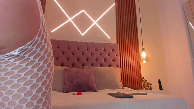 Sophia turneer online show from 20, 12, 2025