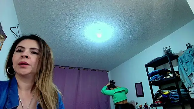 dannamomcerrat online show from 9, 3, 2025