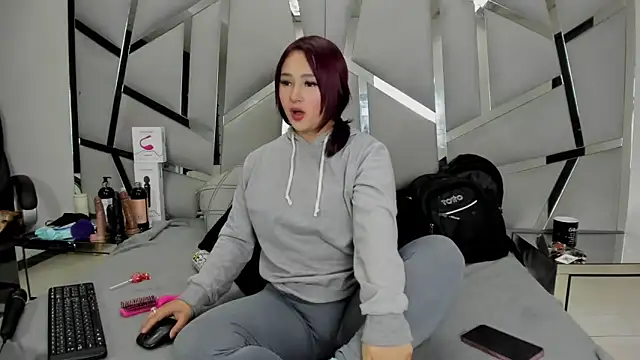 Catherinee69 x online show from 9, 4, 2026