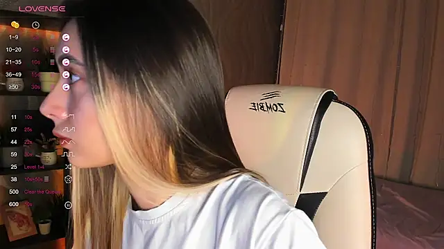 Snapshot of DarlaLike chatting on 21, 11, 2025 DarlaLike online show from 21, 11, 2025