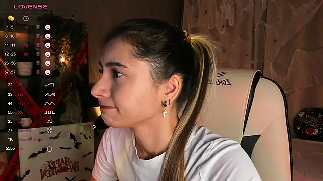 Snapshot of DarlaLike chatting on 23, 10, 2025 DarlaLike online show from 23, 10, 2025