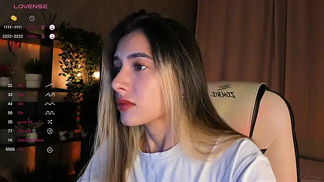 Snapshot of DarlaLike chatting on 9, 10, 2025 DarlaLike online show from 9, 10, 2025