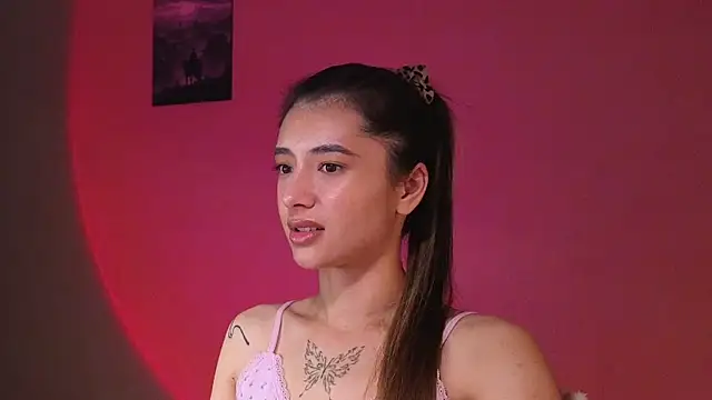Snapshot of DarlaLike chatting on 4, 6, 2026 DarlaLike online show from 4, 6, 2026