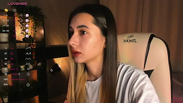 Snapshot of DarlaLike chatting on 9, 11, 2025 DarlaLike online show from 9, 11, 2025