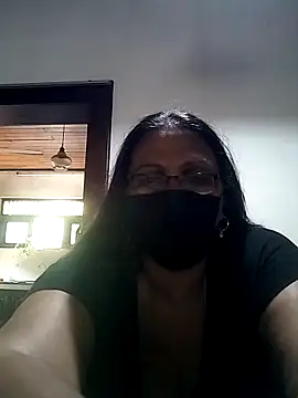 Snapshot of FemMom chatting on 8, 10, 2025 FemMom online show from 8, 10, 2025