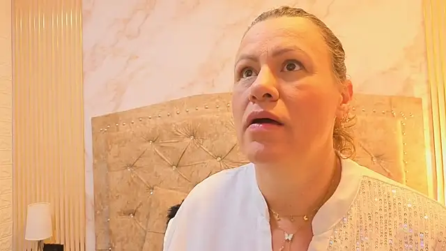 charlotte  G online show from 10, 11, 2025