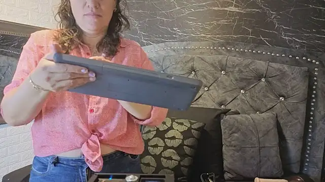 charlotte  G online show from 26, 3, 2026