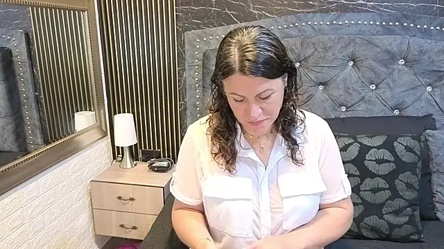 charlotte  G online show from 10, 5, 2026