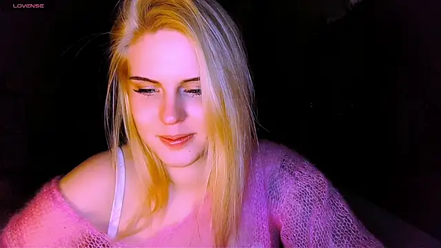 Snapshot of VoluptuousDreams chatting on 22, 3, 2025 VoluptuousDreams online show from 22, 3, 2025