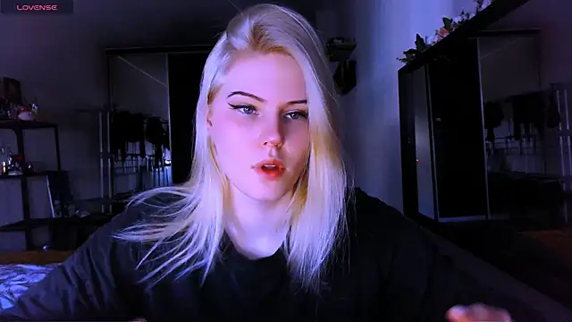 Snapshot of VoluptuousDreams chatting on 9, 3, 2025 VoluptuousDreams online show from 9, 3, 2025