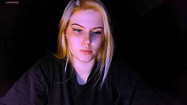 Snapshot of VoluptuousDreams chatting on 9, 3, 2025 VoluptuousDreams online show from 9, 3, 2025