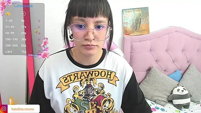 Katalina novoa online show from 17, 3, 2025