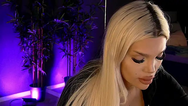 Snapshot of shayblonde chatting on 3, 3, 2025 shayblonde online show from 3, 3, 2025