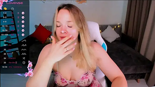 Snapshot of SherillBrill chatting on 13, 3, 2025 SherillBrill online show from 13, 3, 2025