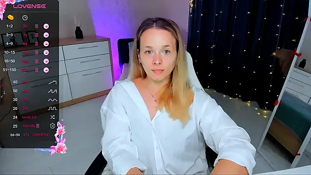 Snapshot of SherillBrill chatting on 12, 3, 2025 SherillBrill online show from 12, 3, 2025