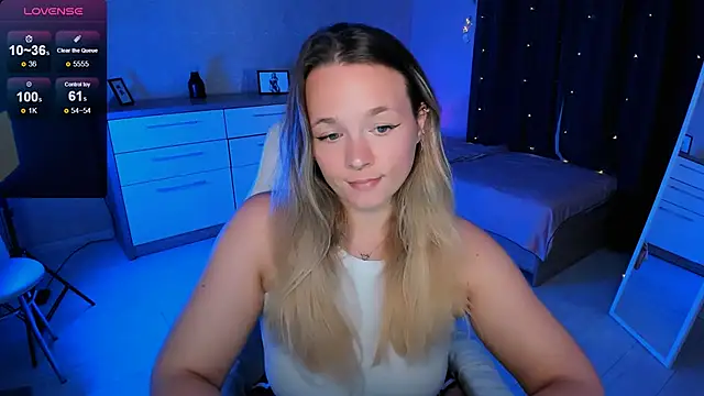 Snapshot of SherillBrill chatting on 8, 10, 2025 SherillBrill online show from 8, 10, 2025