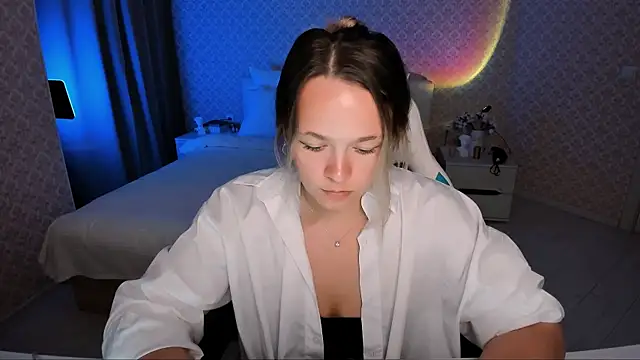 Snapshot of SherillBrill chatting on 10, 9, 2025 SherillBrill online show from 10, 9, 2025