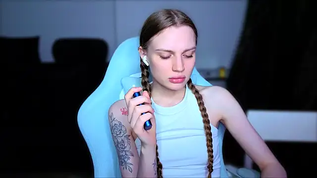 StellaLawless online show from 21, 4, 2026