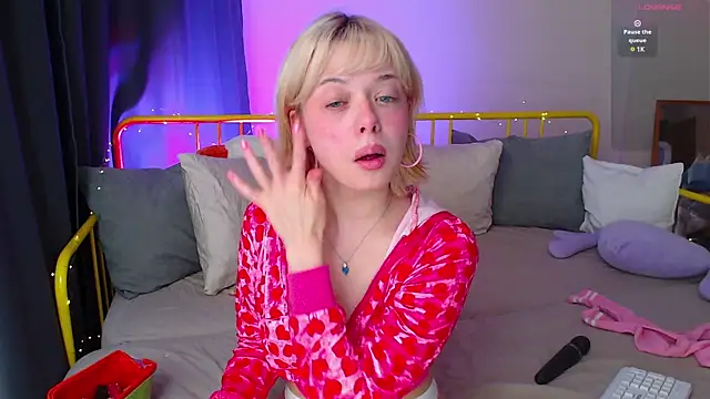 Snapshot of KatieMelone chatting on 3, 3, 2025 KatieMelone online show from 3, 3, 2025