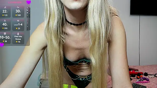 roxannequin66 online show from 17, 11, 2025