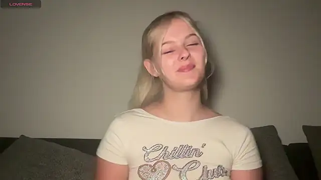 Allylove03 online show from 8, 11, 2025